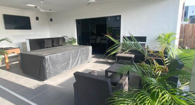 BEAUTIFUL AND CLEAN THREE BEDROOM APARTMENT AT IKOYI