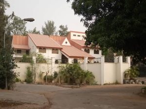 7 BEDROOM OLD HOUSE FOR SALE IN ABUJA LOCATION: MINISTERS H